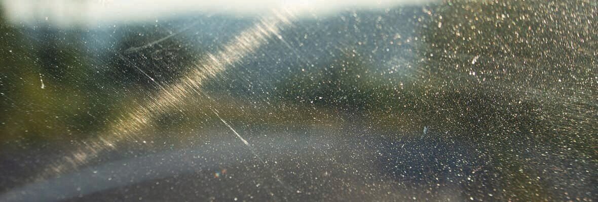 Scratched_windshield_1180x400_RGB.jpg